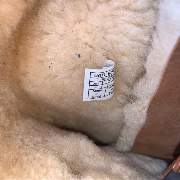 UGG Girls' Bailey Button Triplet II Boots - Picture 15 of 15